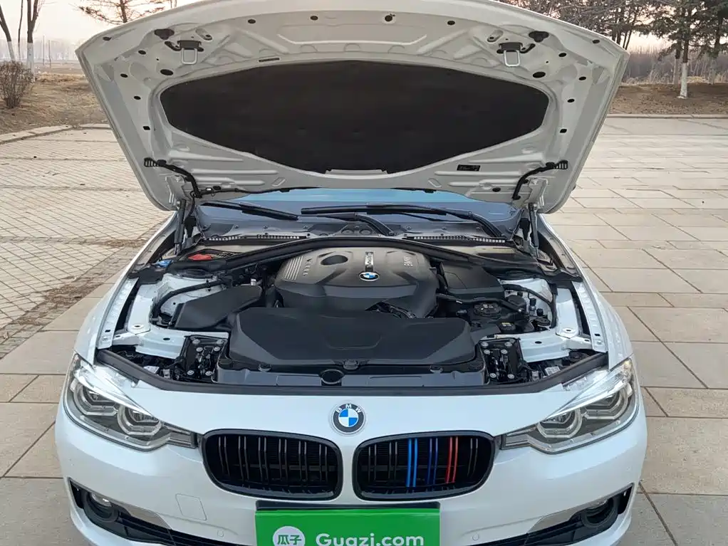 BMW 3 Series 2018 — фото 17