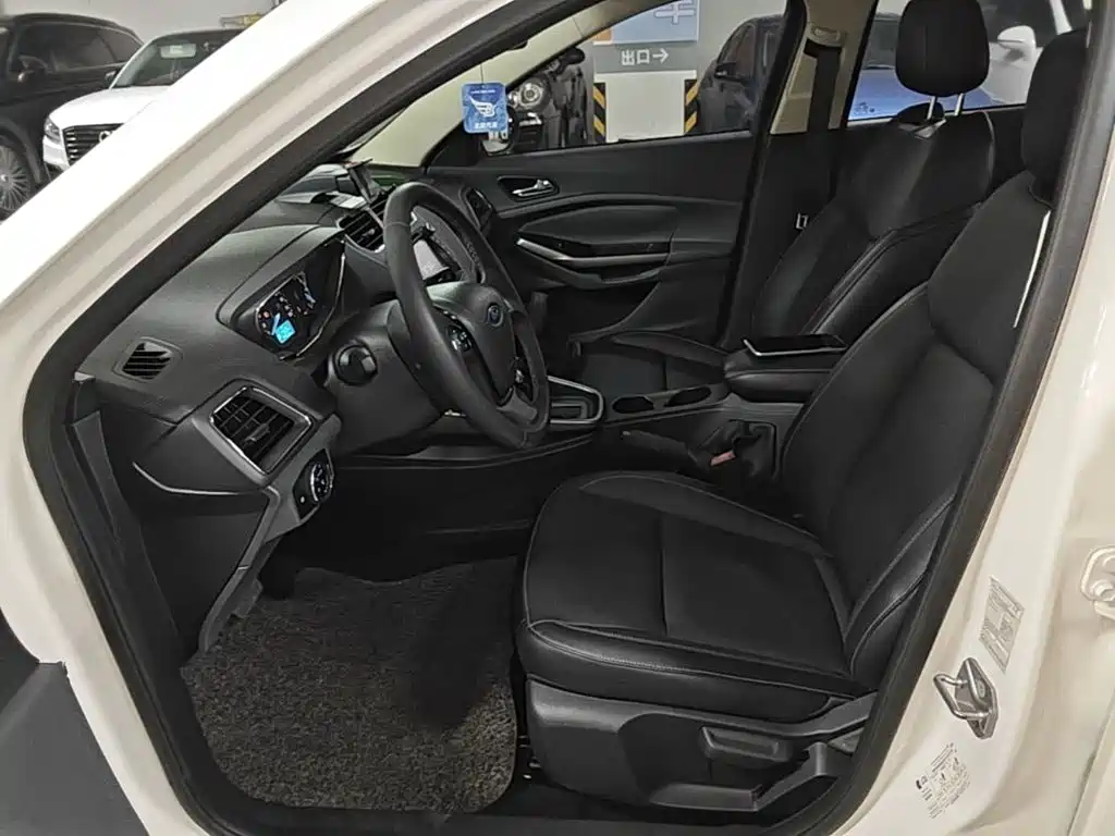 Ford Escort 2015 — фото 15