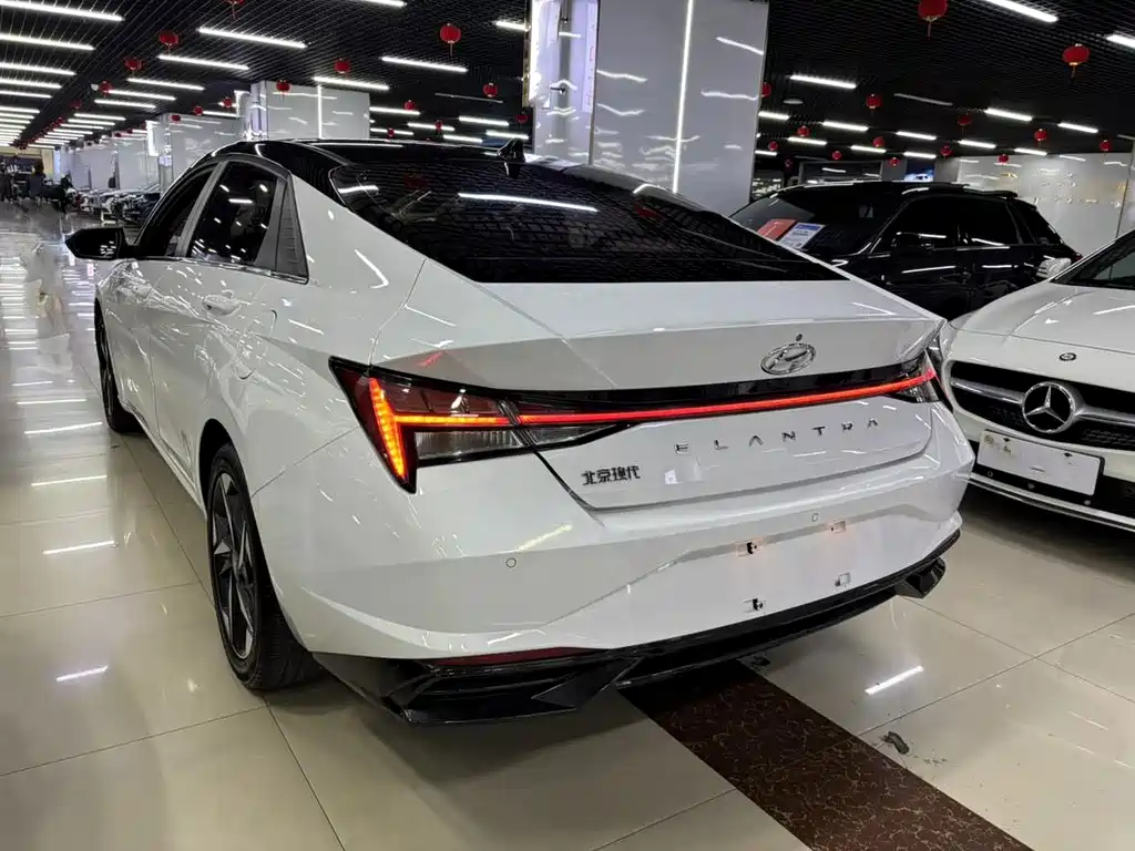 Hyundai Elantra 2020 — фото 13