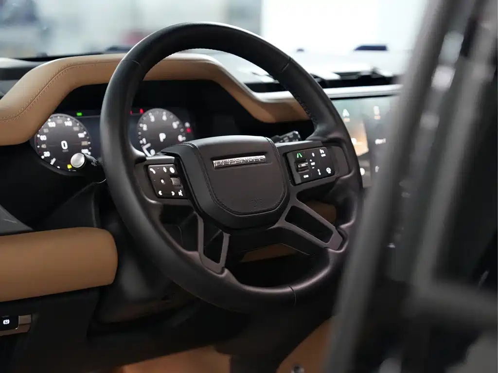 Land Rover Defender 2025 — фото 12