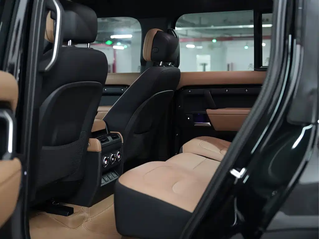 Land Rover Defender 2025 — фото 22