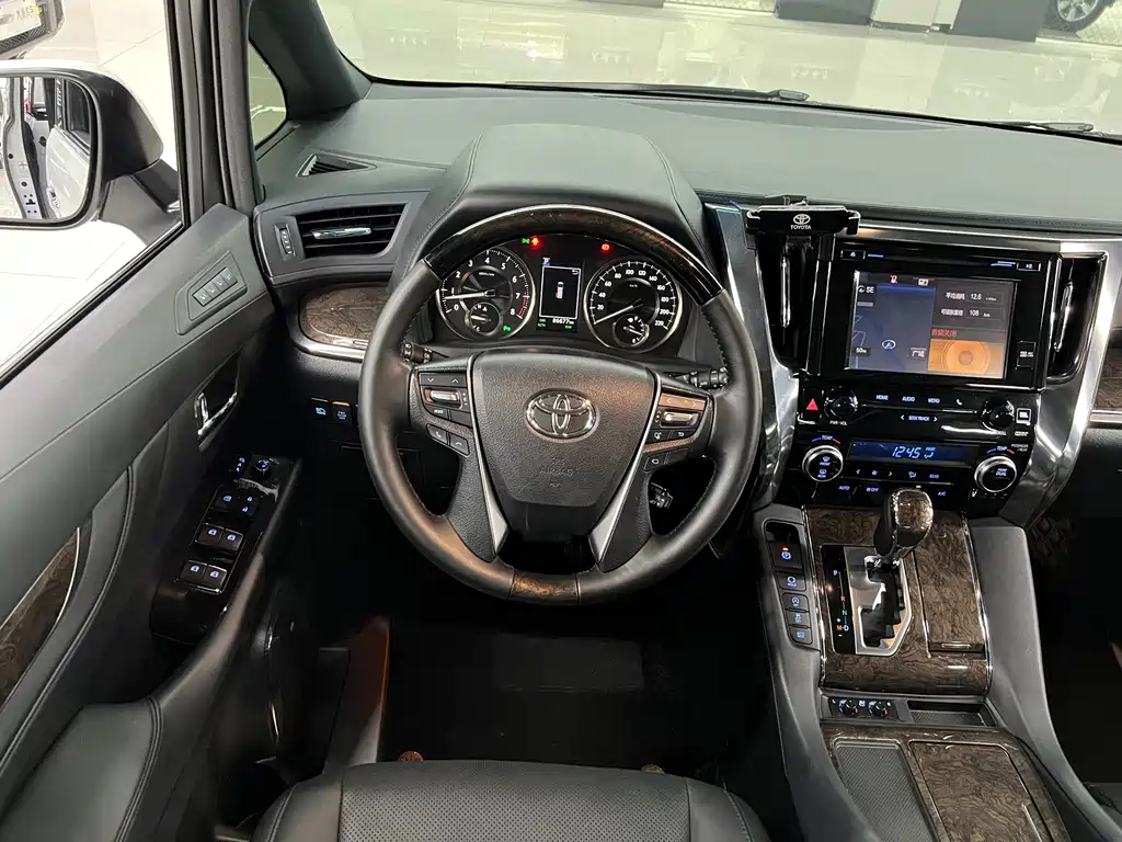 Toyota Alphard 2018 — фото 18