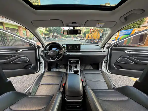 Geely Emgrand 2022