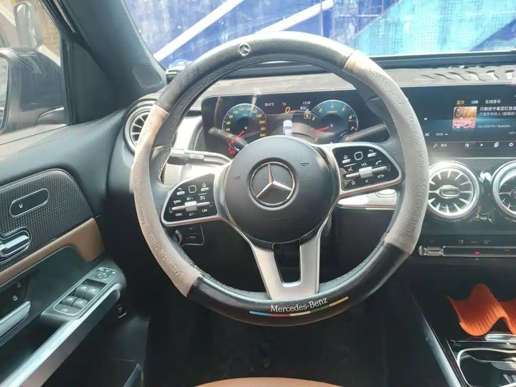 Mercedes-Benz GLB 2023