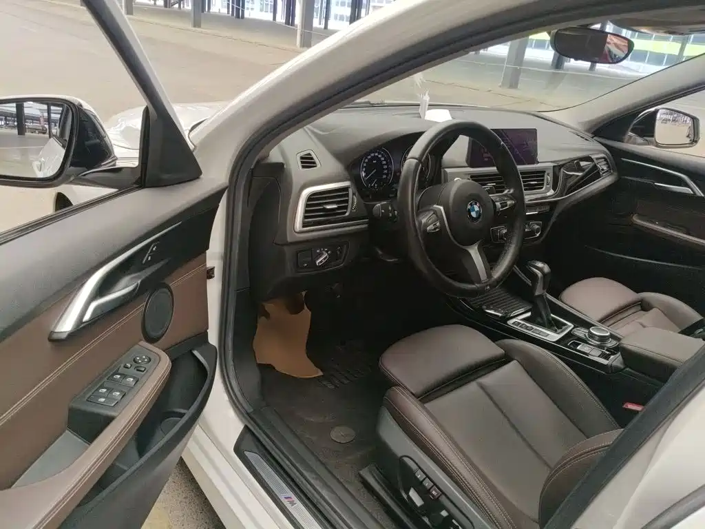 BMW 1 Series 2019 — фото 16