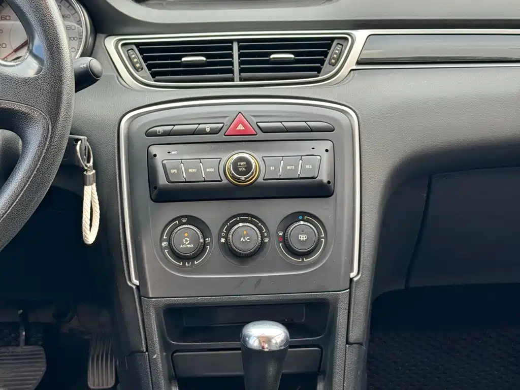 Peugeot 308 2014 — фото 11