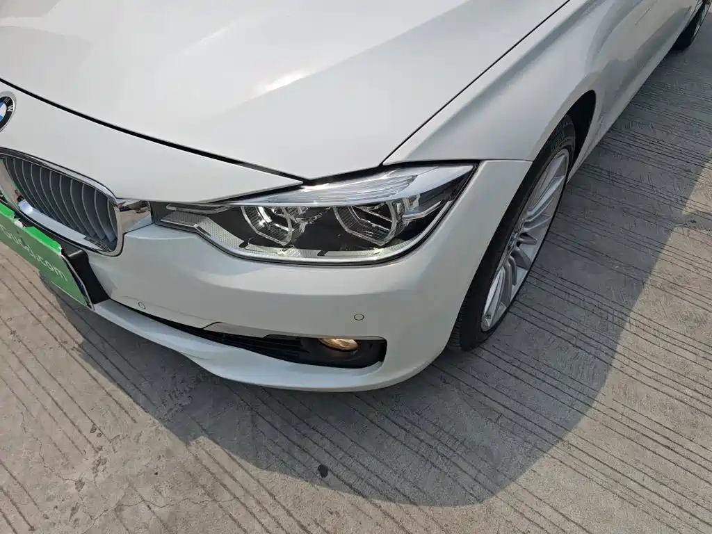 BMW 3 Series 2018 — фото 24