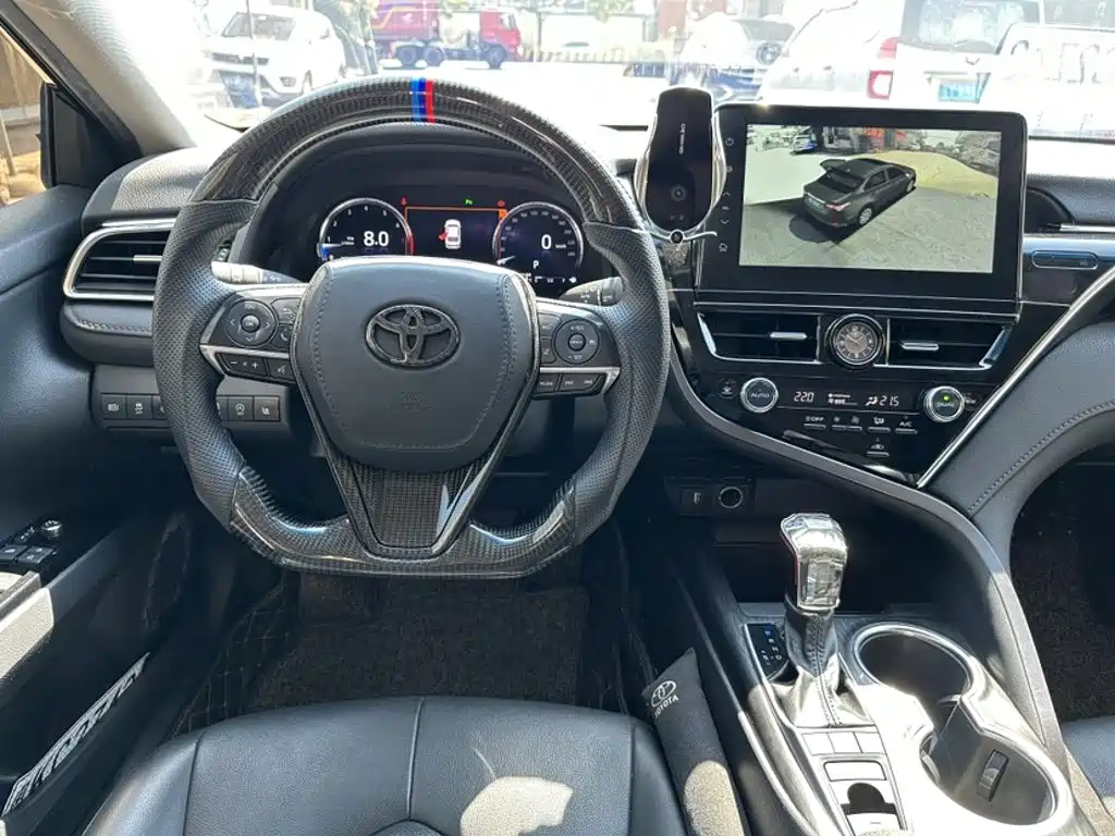 Toyota Camry 2023 — фото 14