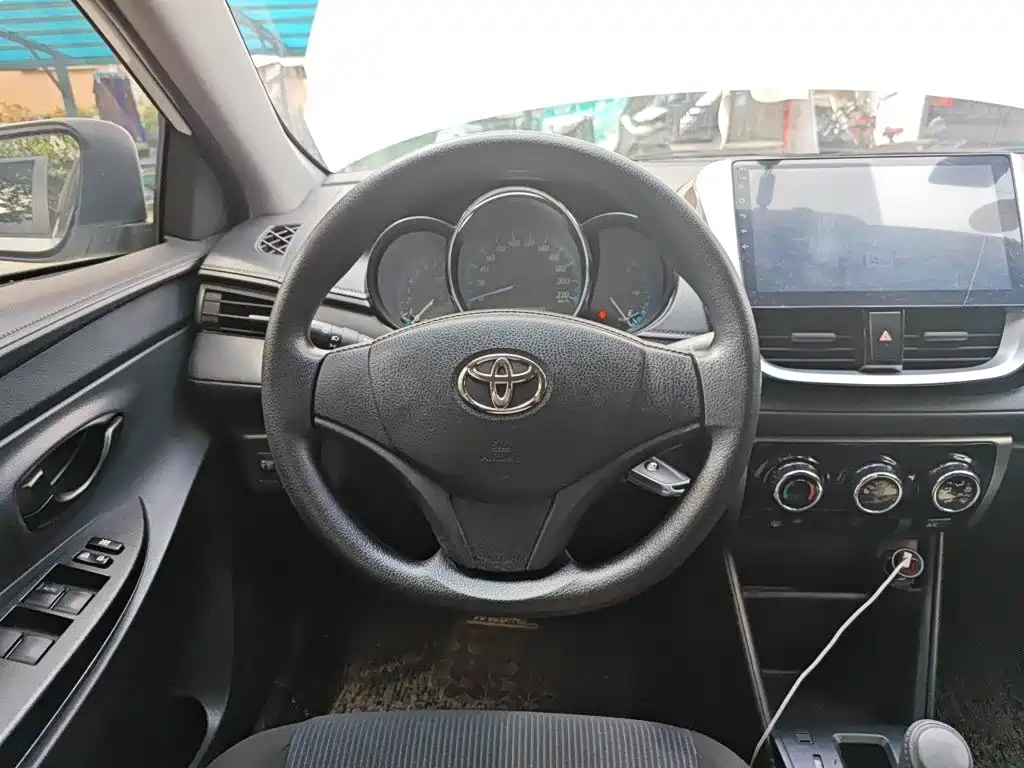 Toyota Yaris L 2018 — фото 6