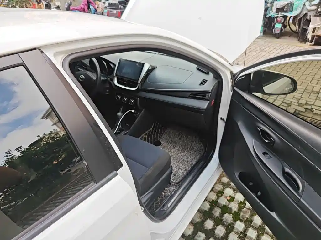 Toyota Yaris L 2018 — фото 19