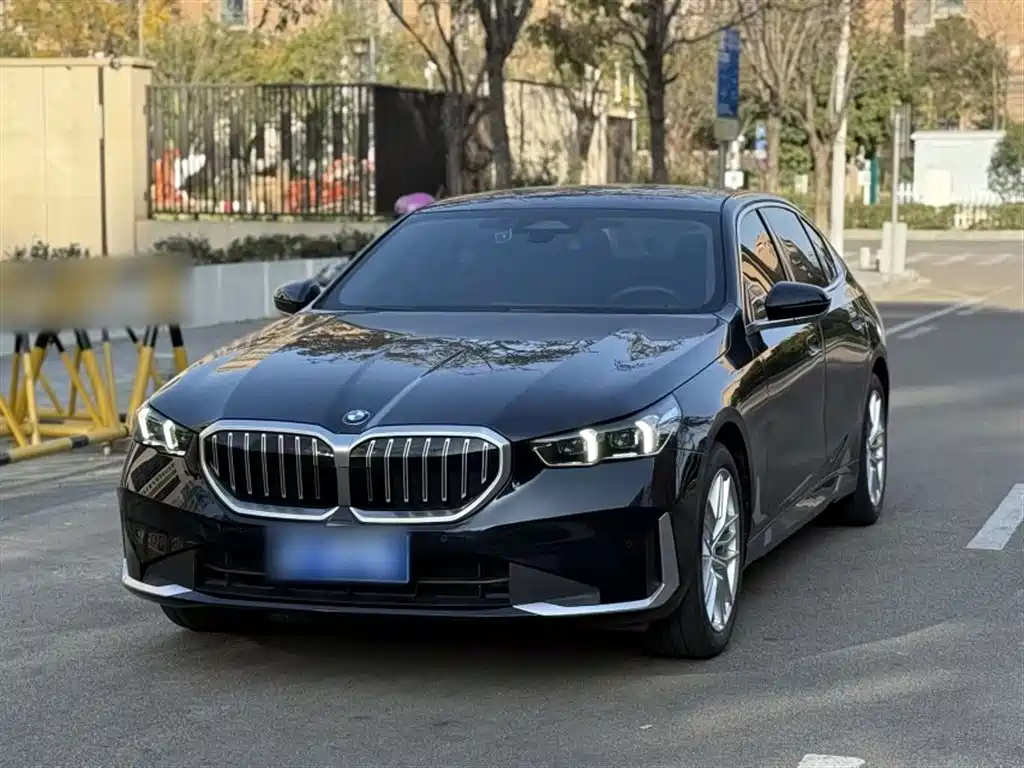 BMW 5 Series 2024 — фото 1