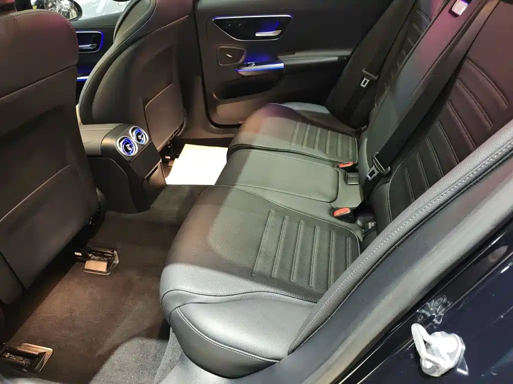 Mercedes-Benz C-Class 2023 — фото 13