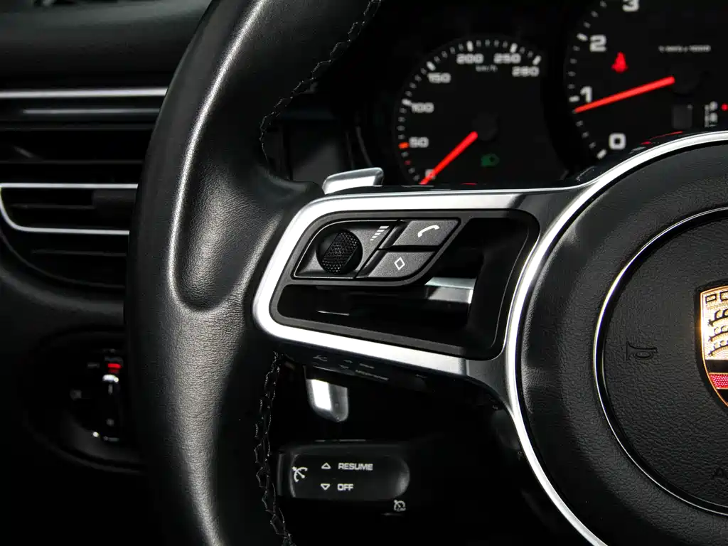 Porsche Macan 2021 — фото 16