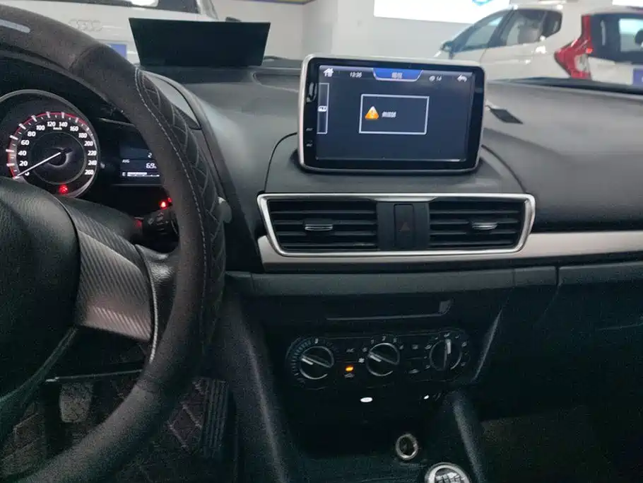 Mazda 3 Axela 2016 — фото 13