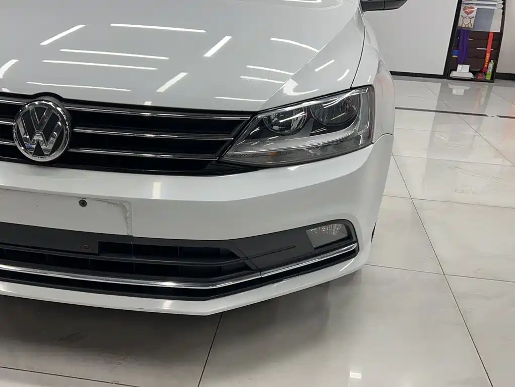 Volkswagen Sagitar 2016