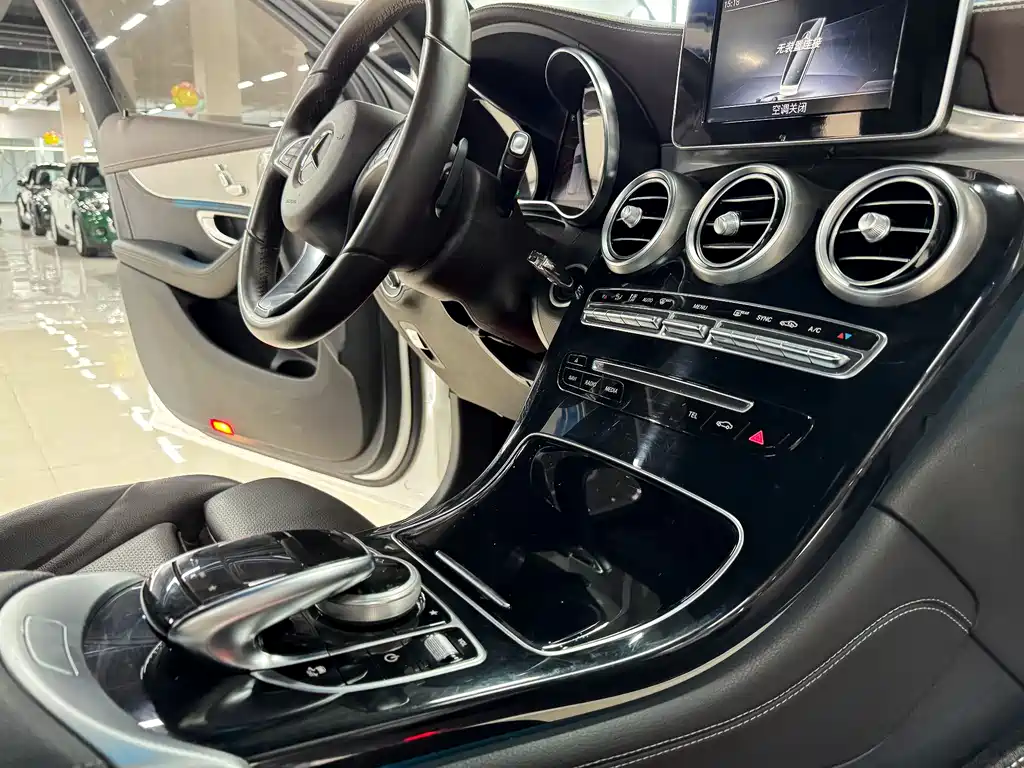Mercedes-Benz GLC 2019 — фото 17