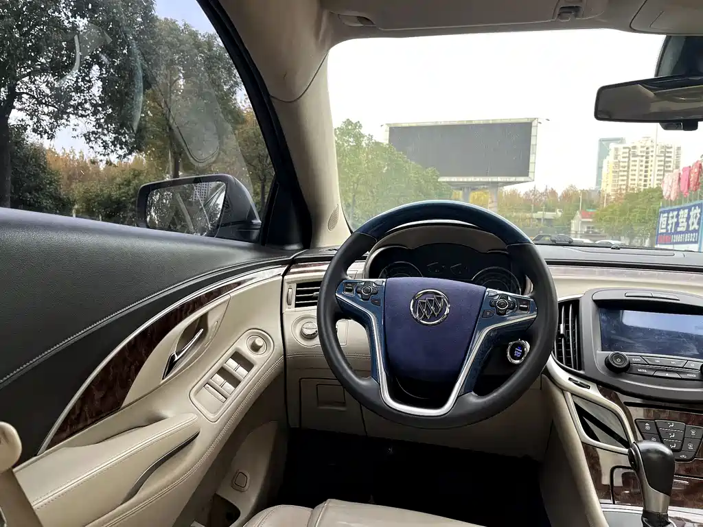 Buick LaCrosse 2015 — фото 19