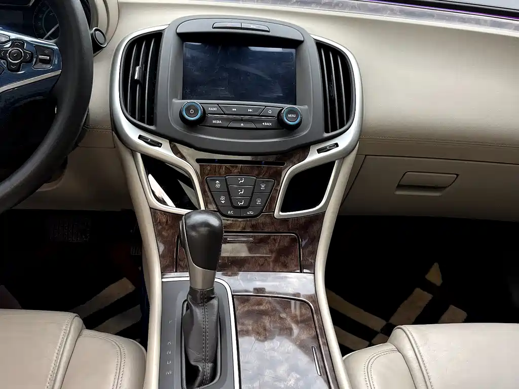 Buick LaCrosse 2015 — фото 25