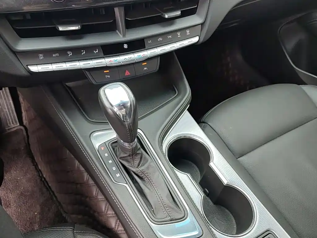Cadillac CT4 2023 — фото 10