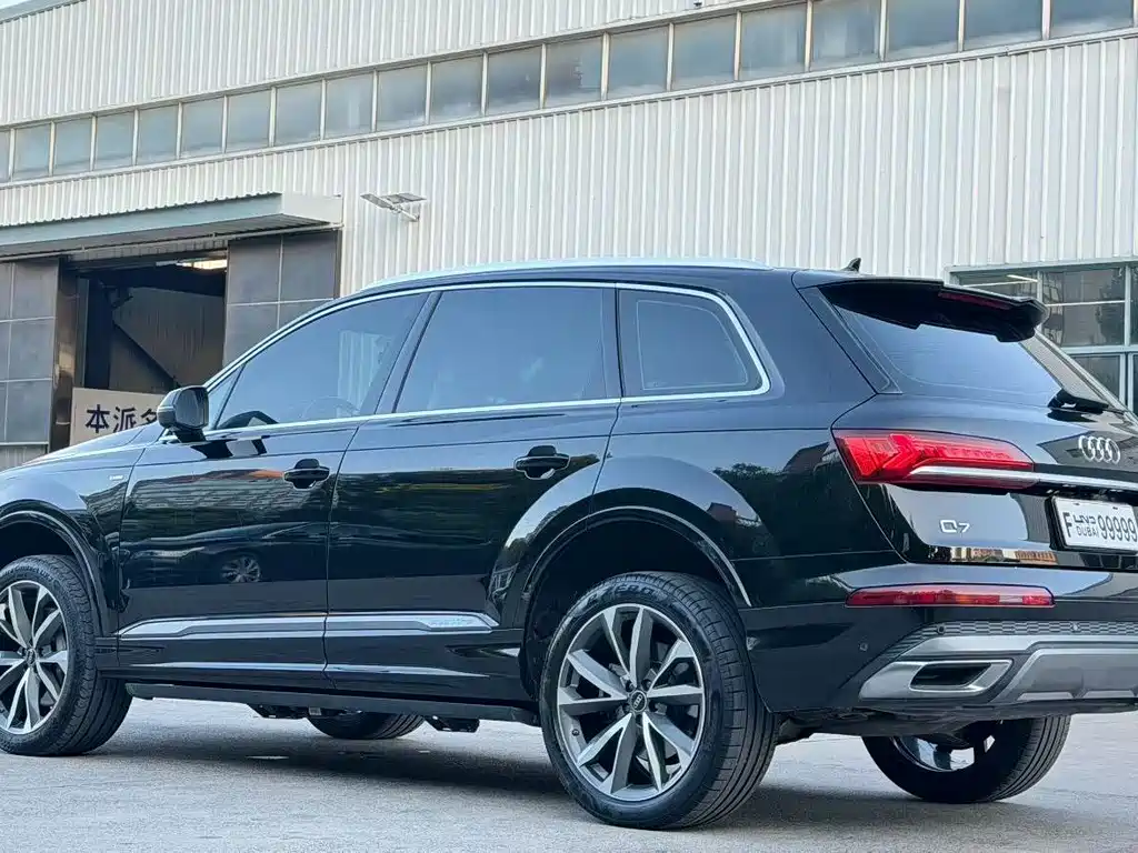 Audi Q7 2021 — фото 7
