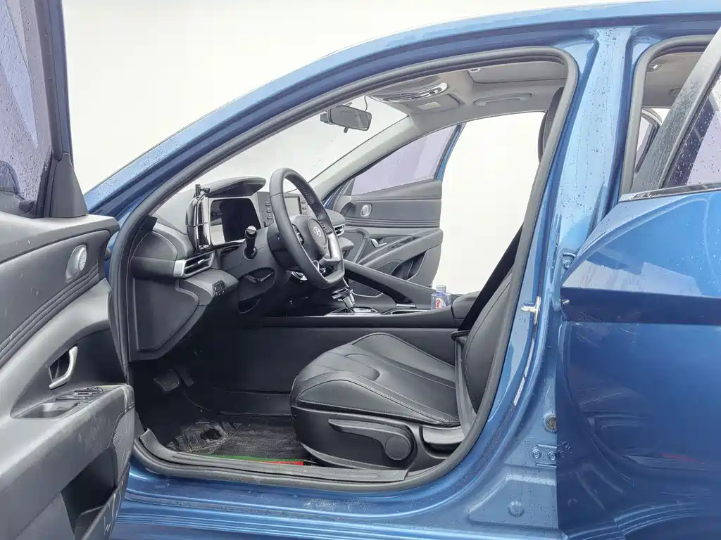 Hyundai Elantra 2022 — фото 11