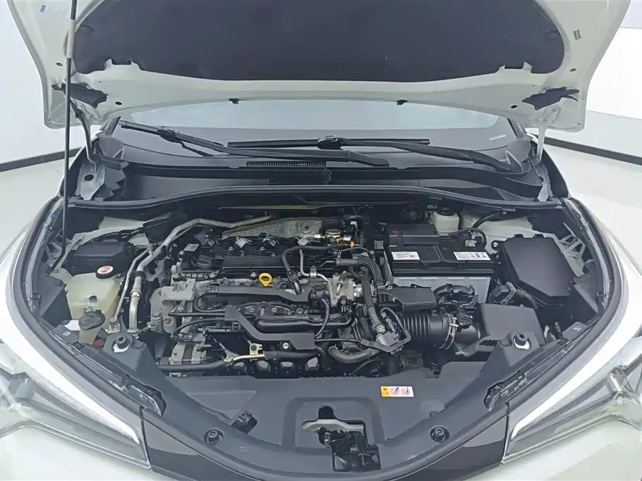 Toyota C-HR 2020 — фото 10