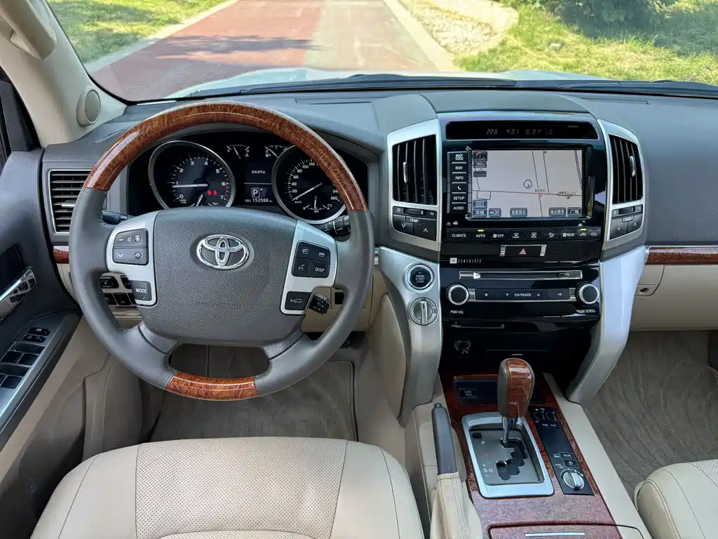 Toyota Land Cruiser 2015 — фото 15