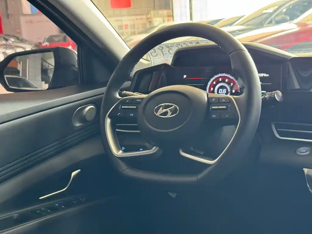 Hyundai Elantra 2022 — фото 20
