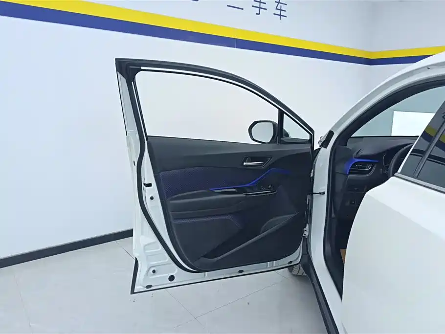 Toyota C-HR 2020 — фото 7