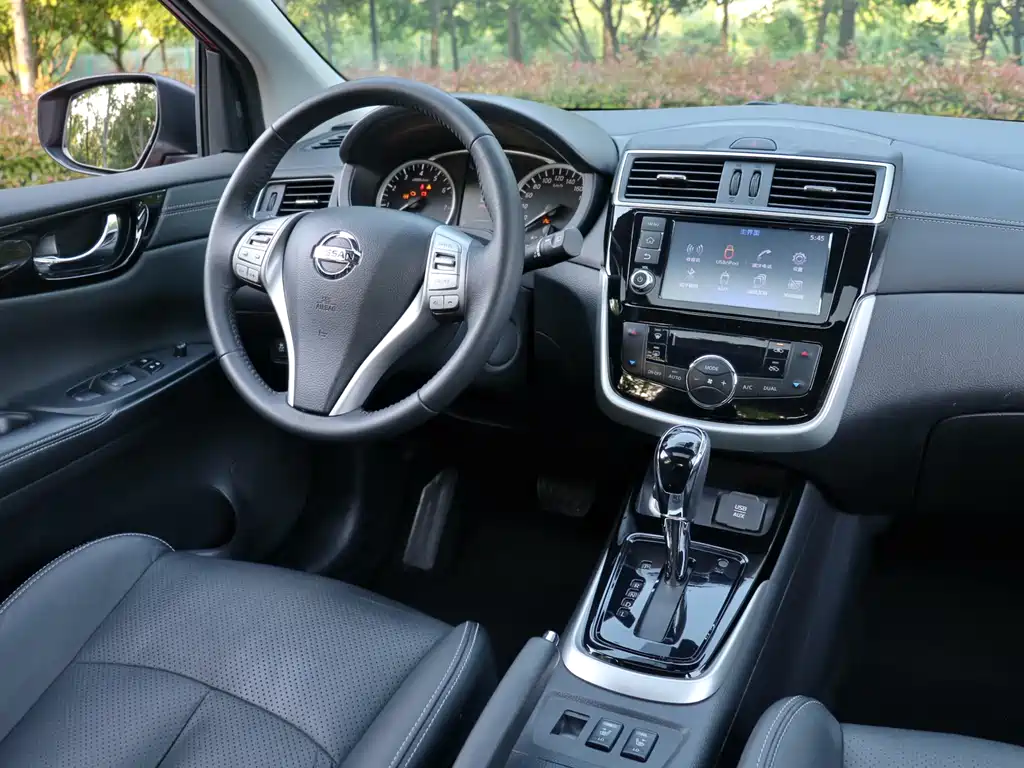 Nissan Tiida 2017 — фото 19
