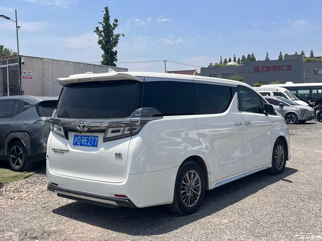 Toyota Vellfire 2022 — фото 4