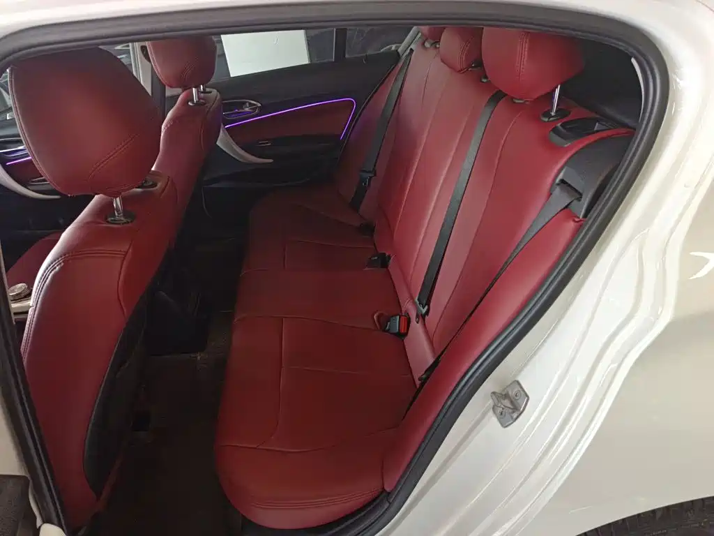 BMW 1 Series 2018 — фото 17