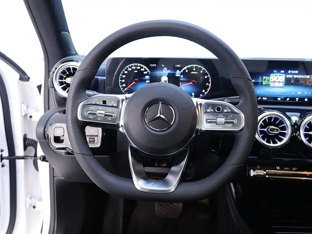 Mercedes-Benz A-Class 2023 — фото 16