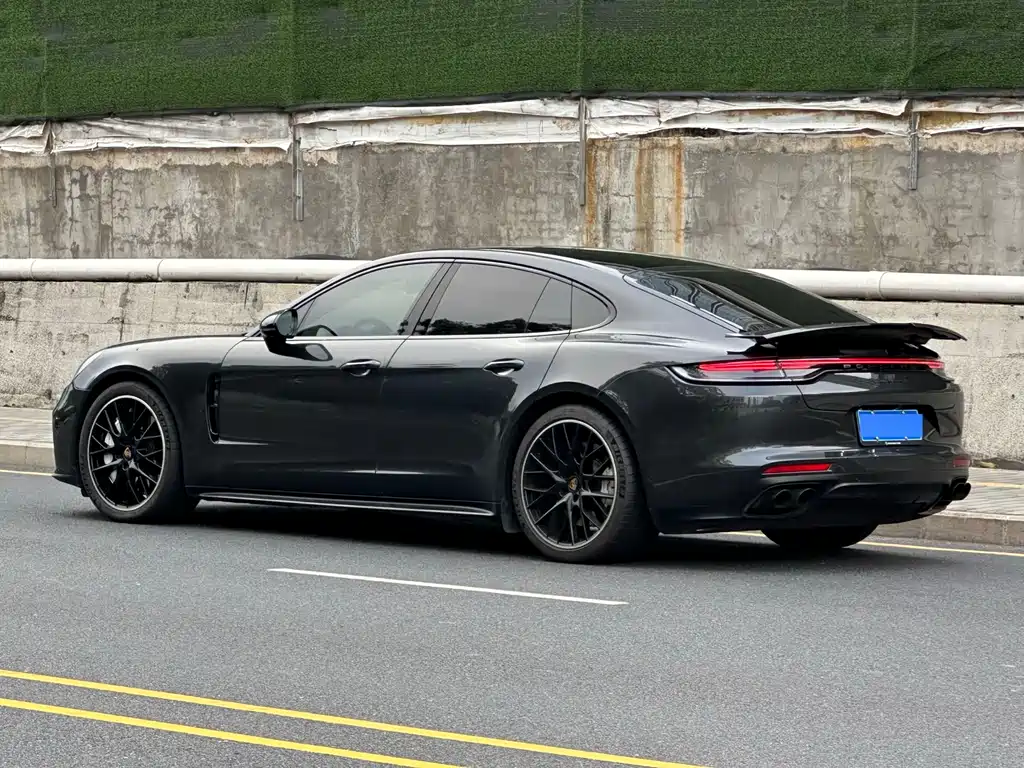 Porsche Panamera 2021 — фото 17