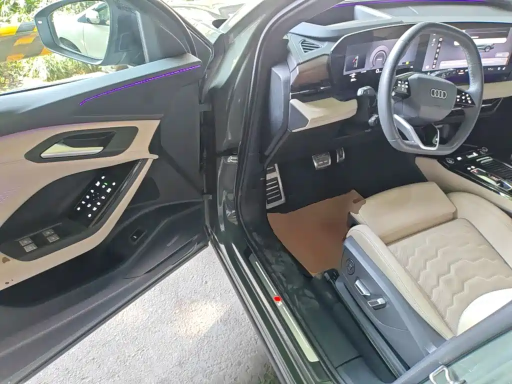 Audi Q6L e-tron 2025 — фото 16