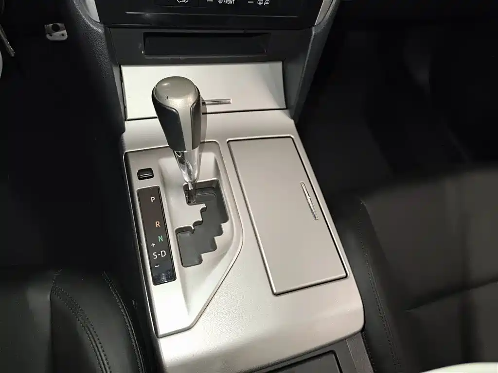 Toyota Camry 2014 — фото 6