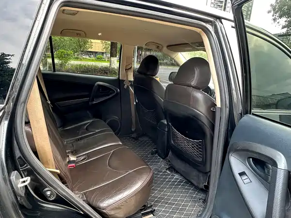 Toyota RAV4 2011