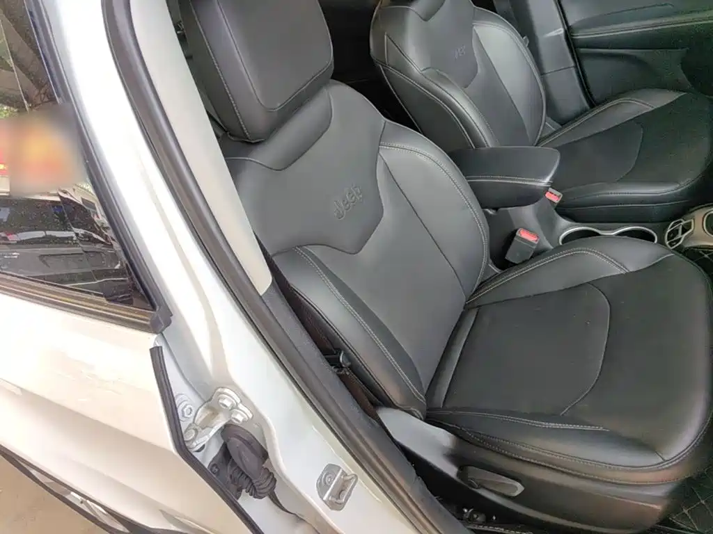 Jeep Compass 2018 — фото 25