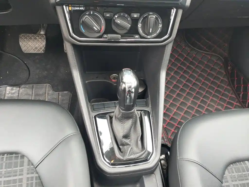 Volkswagen Jetta 2019 — фото 10