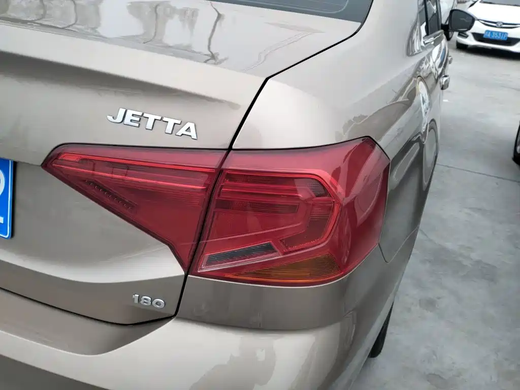 Volkswagen Jetta 2019 — фото 24