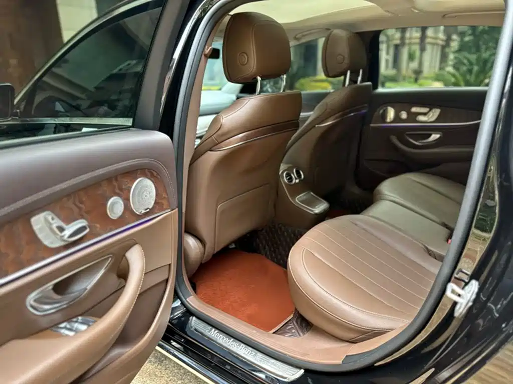 Mercedes-Benz E-Class 2023 — фото 20