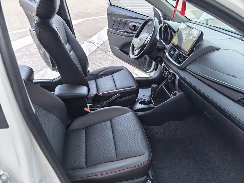 Toyota Yaris L 2021 — фото 12