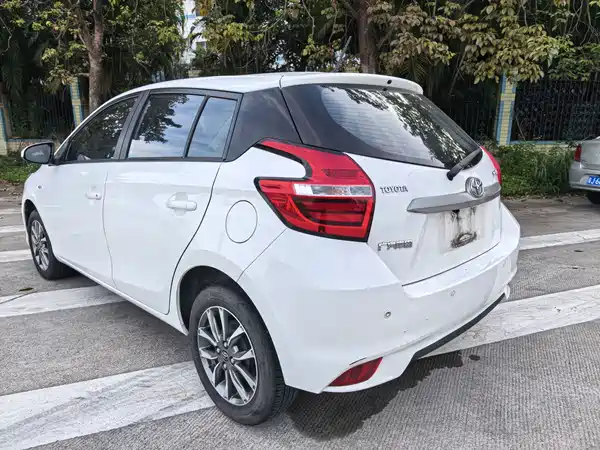 Toyota Yaris L 2021