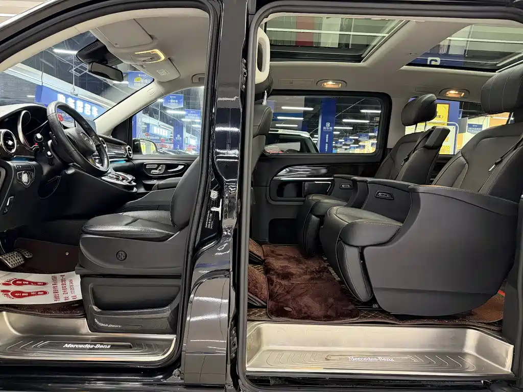 Mercedes-Benz V-Class 2020 — фото 13