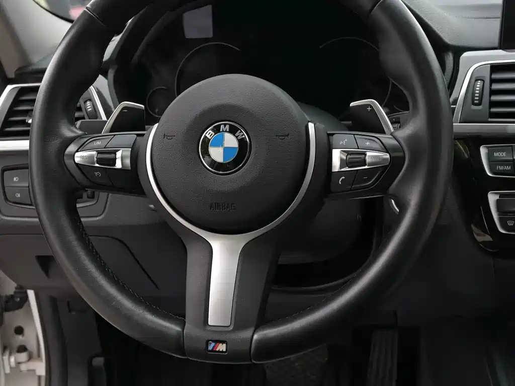 BMW 3 Series 2019 — фото 11