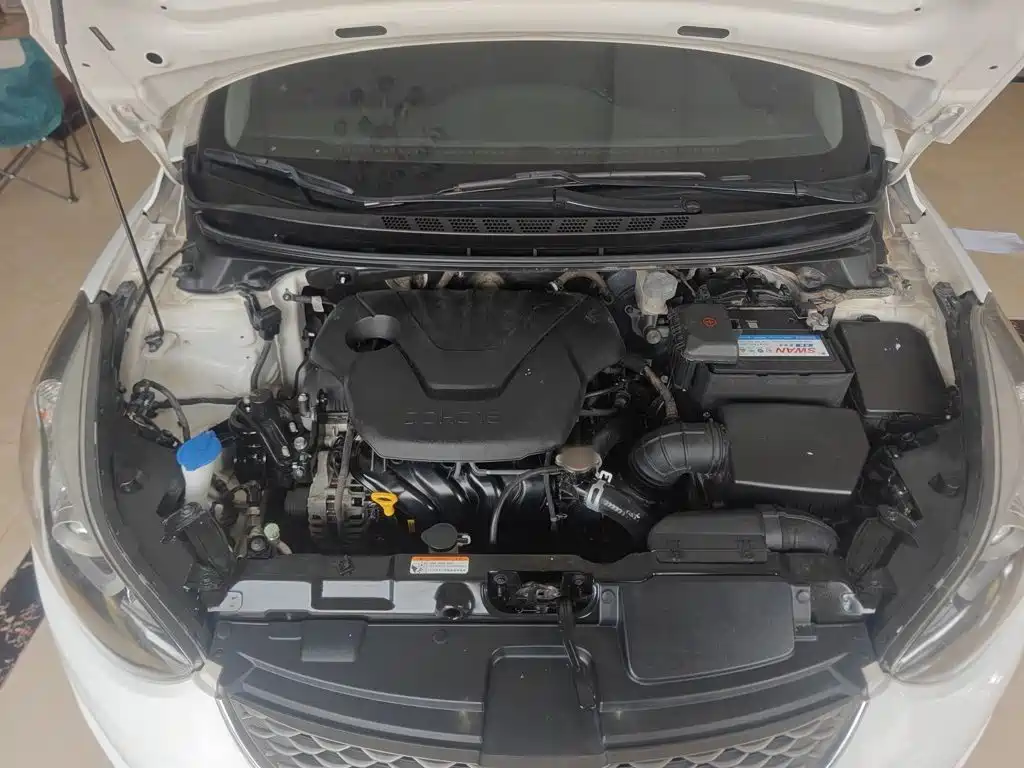 Hyundai Elantra 2018 — фото 16