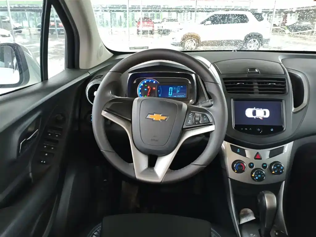 Chevrolet Trax 2015 — фото 11