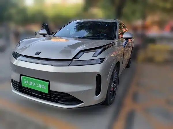 Lynk & Co 08 EM-P 2023