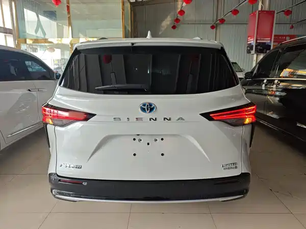Toyota Sienna 2024