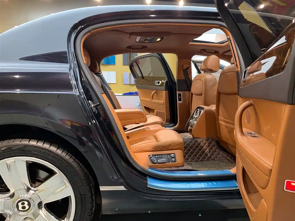 Bentley Flying Spur 2012 — фото 10
